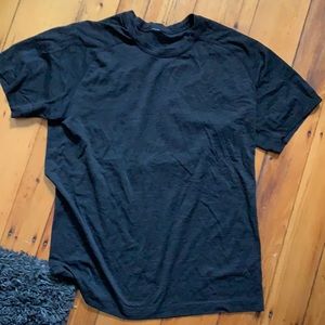 Black lululemon t-shirt